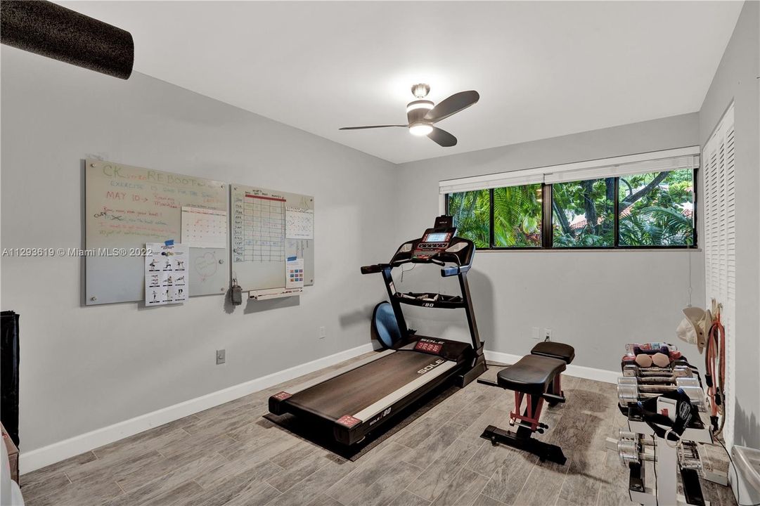 Recently Sold: $2,000,000 (3 beds, 3 baths, 3725 Square Feet)