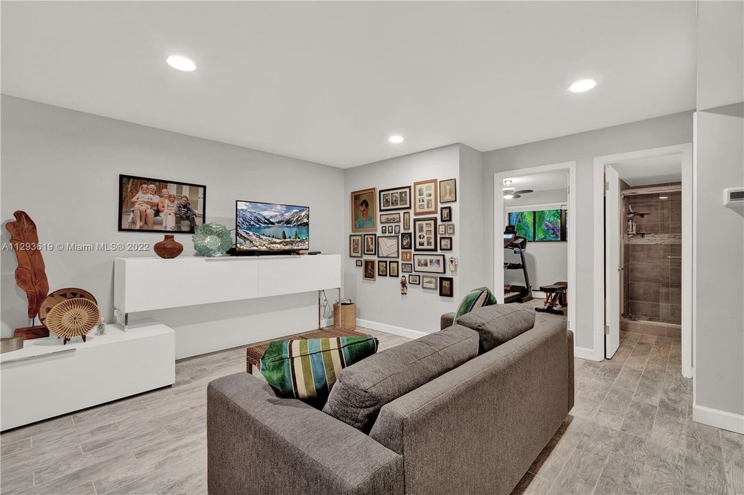 Recently Sold: $2,000,000 (3 beds, 3 baths, 3725 Square Feet)