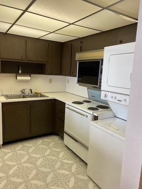 Recently Sold: $440,000 (1 beds, 1 baths, 1064 Square Feet)