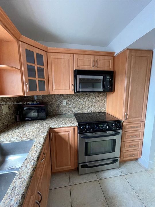 Recently Sold: $315,000 (2 beds, 1 baths, 880 Square Feet)
