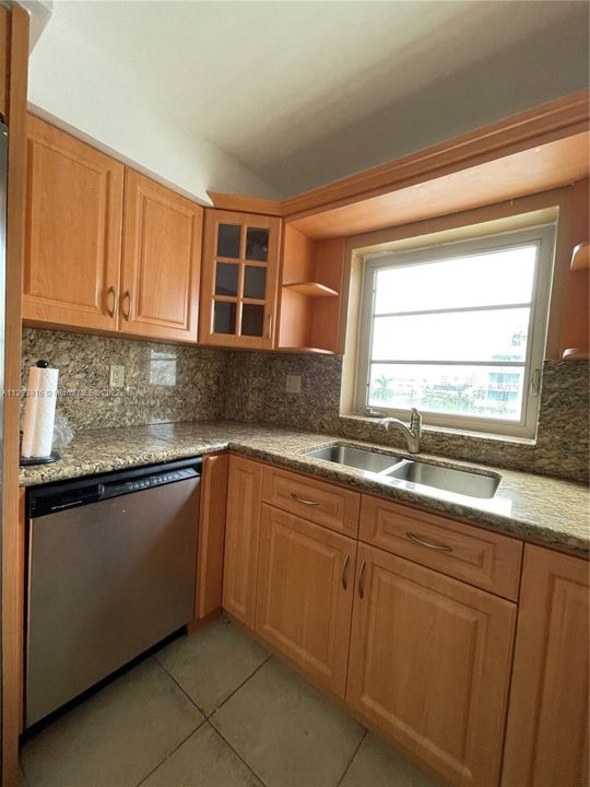 Recently Sold: $315,000 (2 beds, 1 baths, 880 Square Feet)