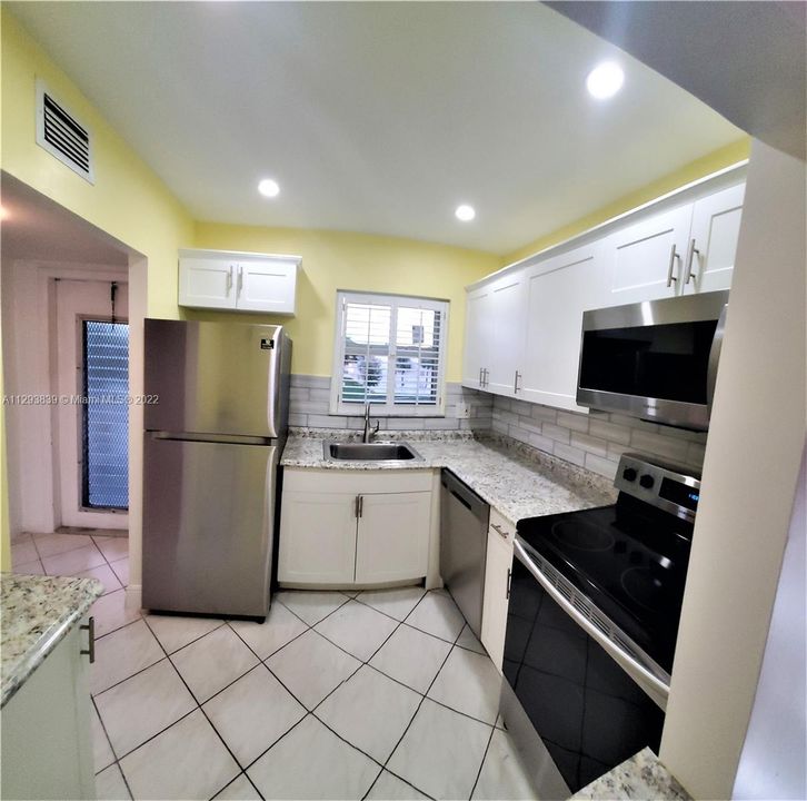 Recently Rented: $1,400 (1 beds, 1 baths, 640 Square Feet)