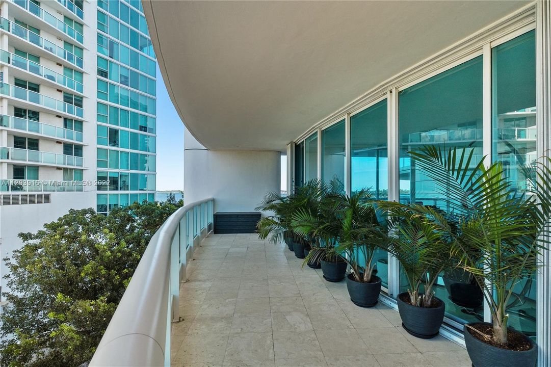 Recently Sold: $1,185,000 (2 beds, 2 baths, 1610 Square Feet)