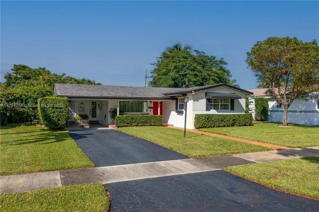 最近租的: $4,300 (3 贝兹, 3 浴室, 1474 平方英尺)