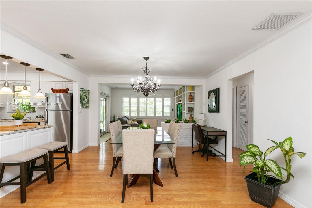 最近租的: $4,300 (3 贝兹, 3 浴室, 1474 平方英尺)