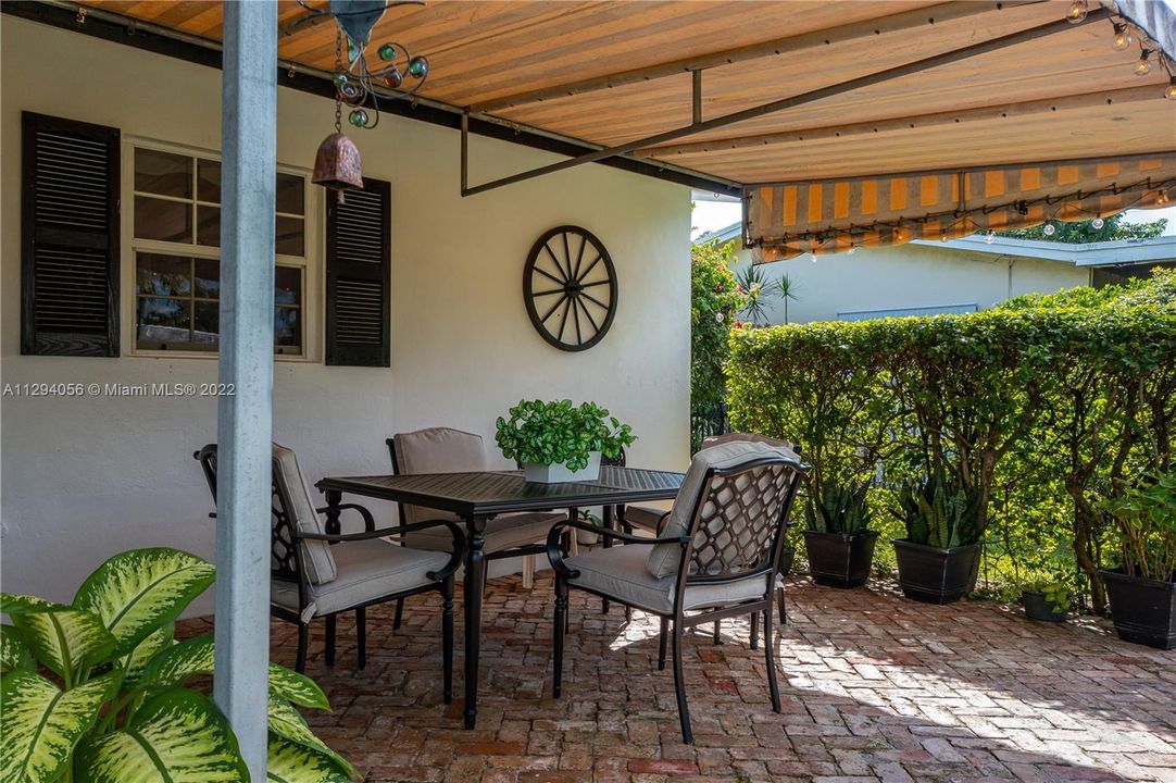 最近租的: $4,300 (3 贝兹, 3 浴室, 1474 平方英尺)