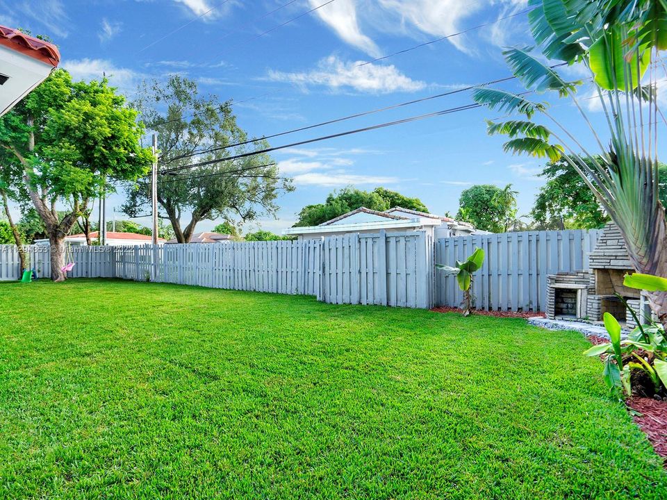 Large yard with space for boat and to add swimming pool