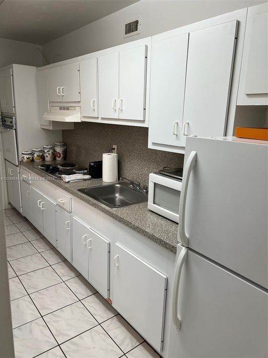 Recently Sold: $298,000 (1 beds, 1 baths, 550 Square Feet)