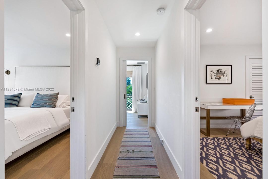 Recently Sold: $5,450,000 (3 beds, 2 baths, 1764 Square Feet)