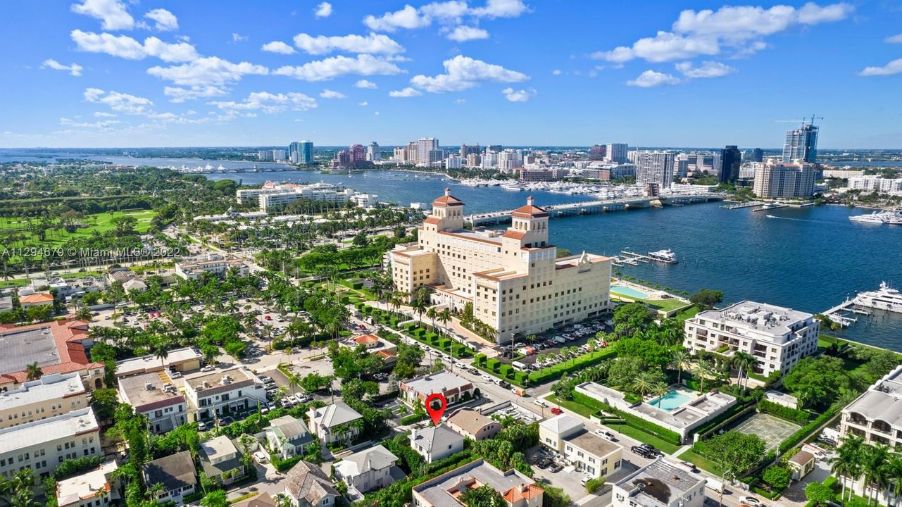 Recently Sold: $5,450,000 (3 beds, 2 baths, 1764 Square Feet)