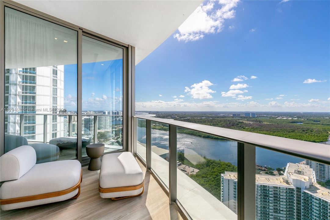 Recently Sold: $7,650,000 (4 beds, 5 baths, 3204 Square Feet)