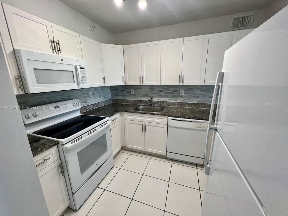 Recently Rented: $3,045 (3 beds, 2 baths, 1265 Square Feet)