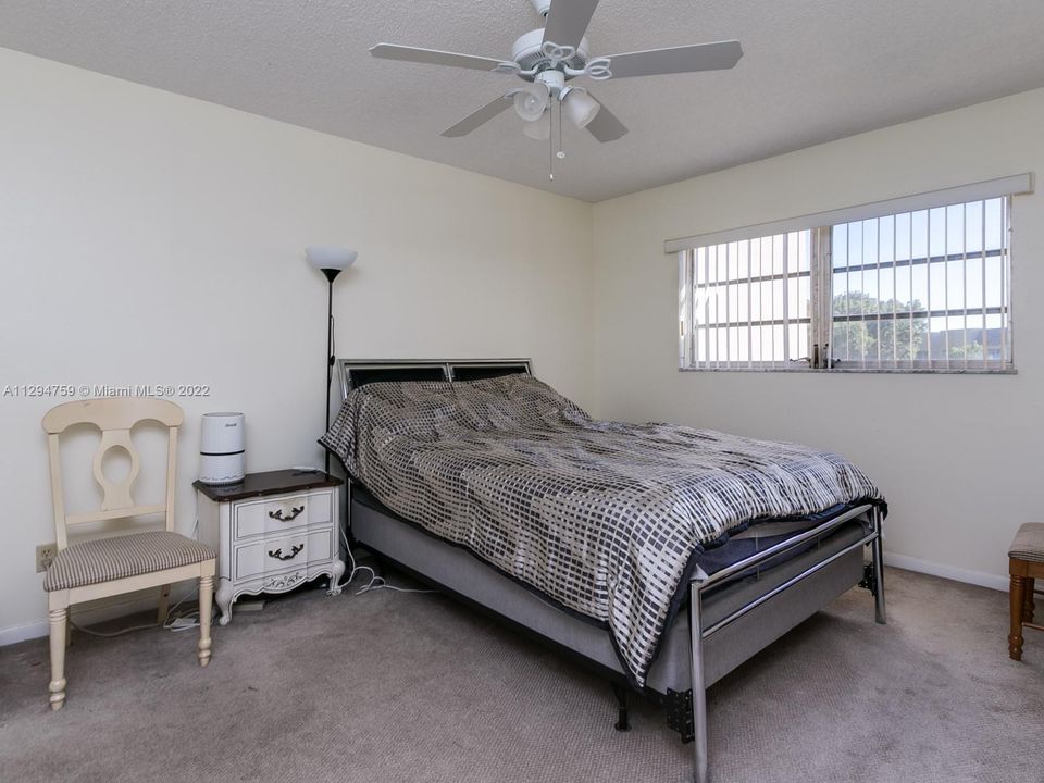 Недавно продано: $74,500 (1 спален, 1 ванн, 660 Квадратных фут)