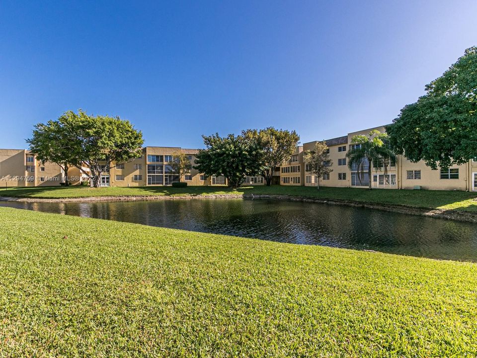 Недавно продано: $74,500 (1 спален, 1 ванн, 660 Квадратных фут)