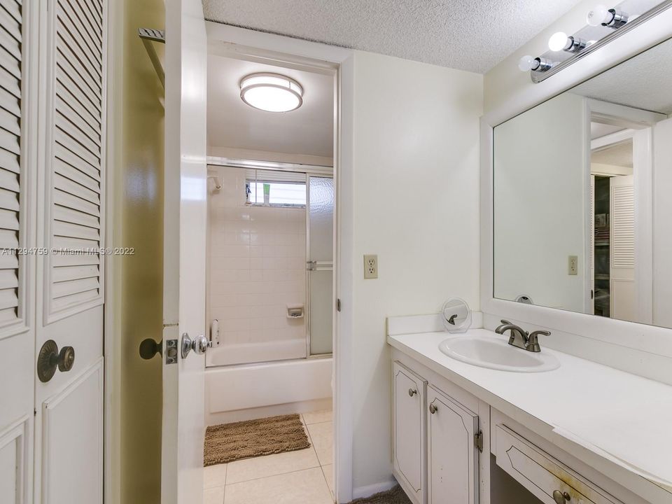 Недавно продано: $74,500 (1 спален, 1 ванн, 660 Квадратных фут)