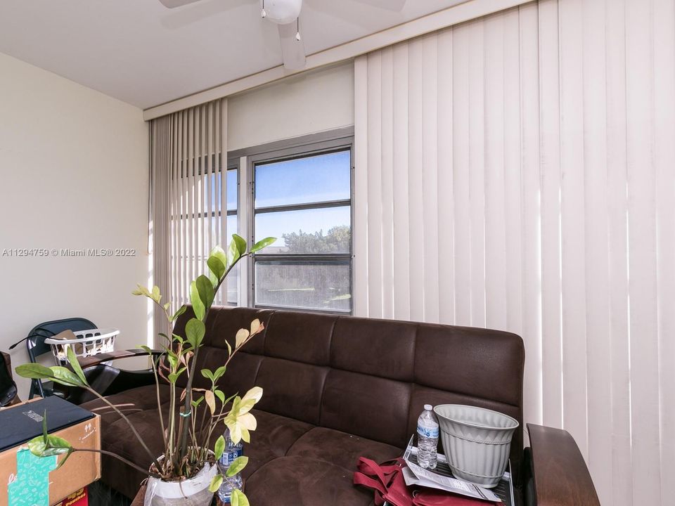 Недавно продано: $74,500 (1 спален, 1 ванн, 660 Квадратных фут)