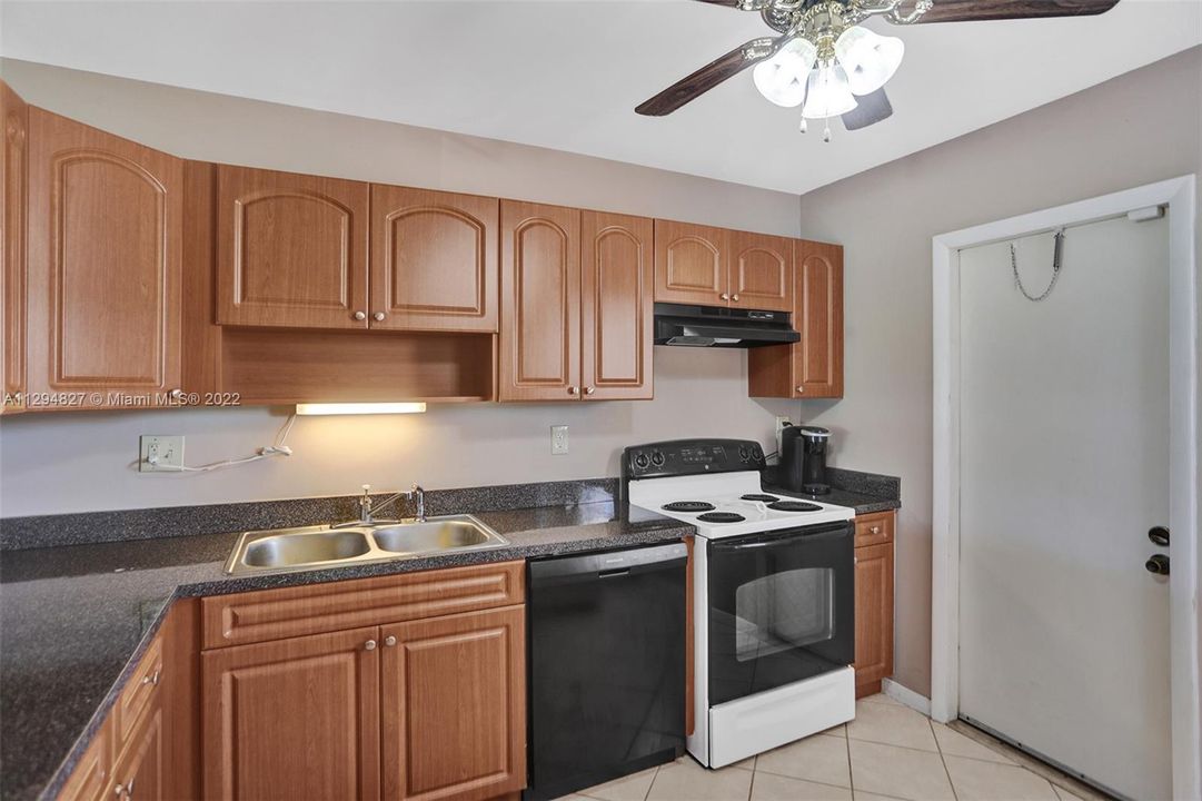 Recently Sold: $210,000 (2 beds, 2 baths, 1170 Square Feet)
