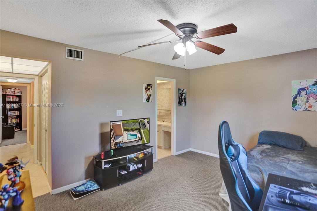 Recently Sold: $210,000 (2 beds, 2 baths, 1170 Square Feet)