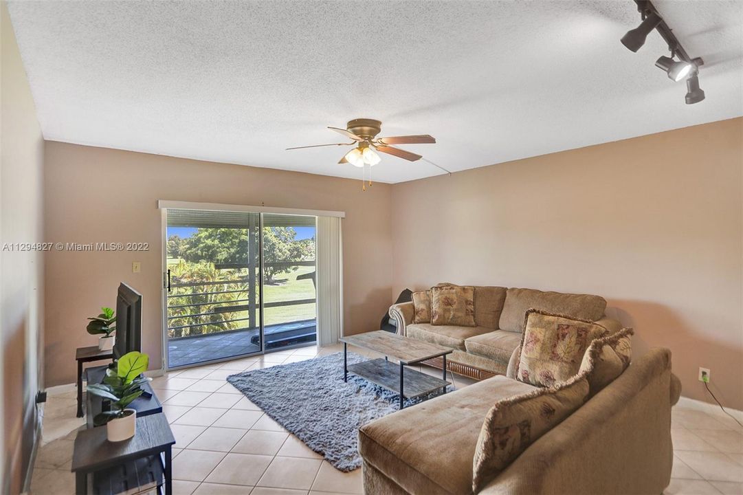 Recently Sold: $210,000 (2 beds, 2 baths, 1170 Square Feet)