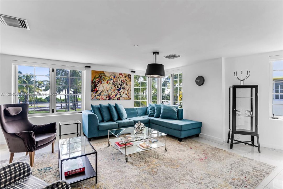 Recently Sold: $1,500,000 (3 beds, 3 baths, 2007 Square Feet)