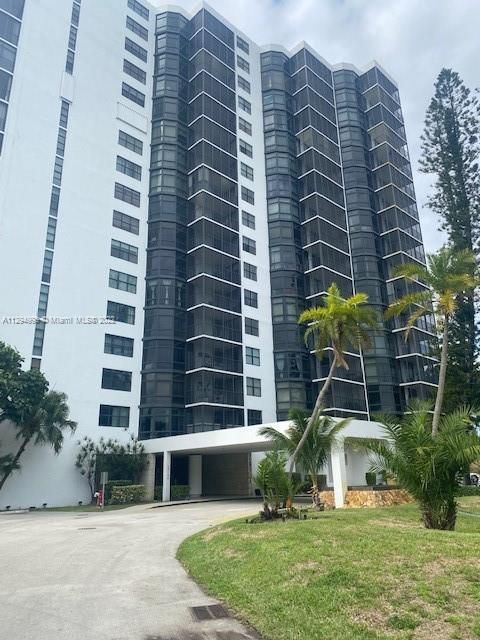Recently Sold: $295,000 (2 beds, 2 baths, 1096 Square Feet)