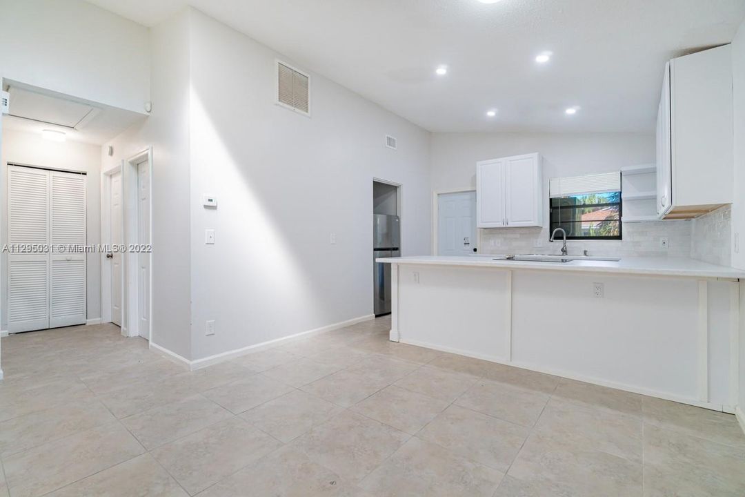 Недавно продано: $275,000 (2 спален, 2 ванн, 936 Квадратных фут)