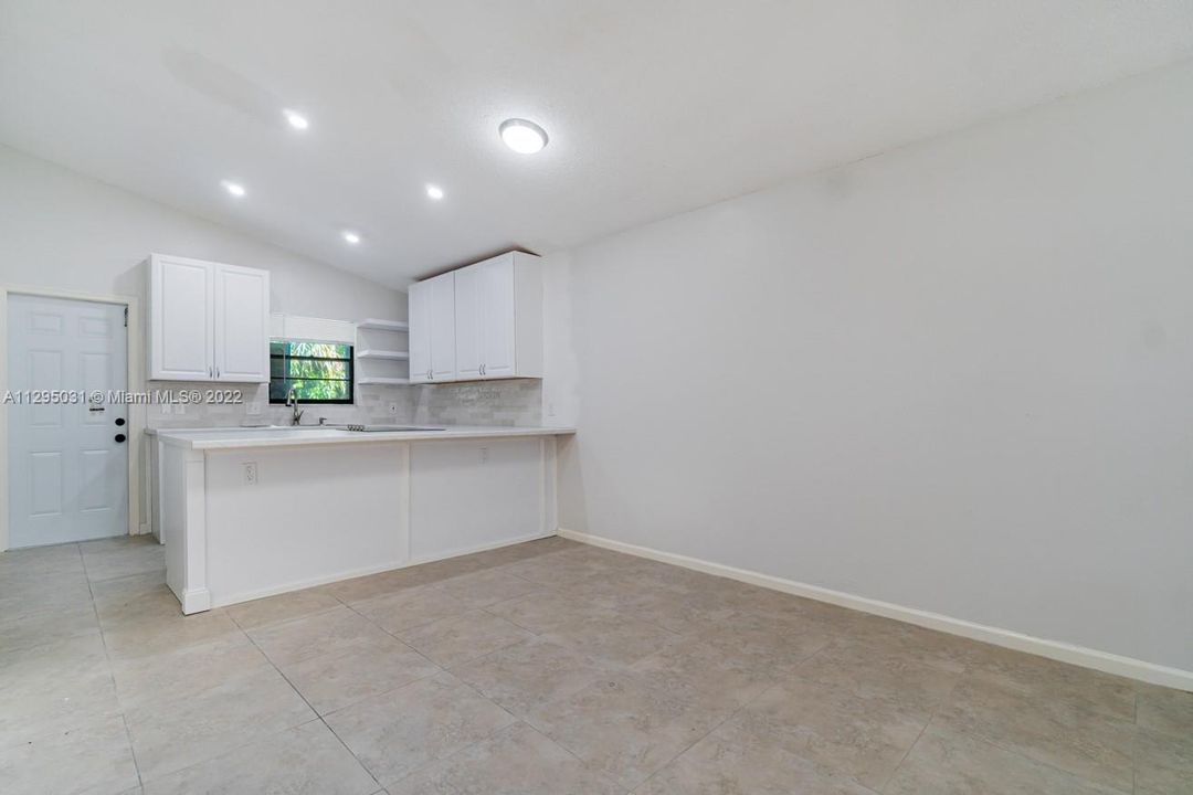 Недавно продано: $275,000 (2 спален, 2 ванн, 936 Квадратных фут)