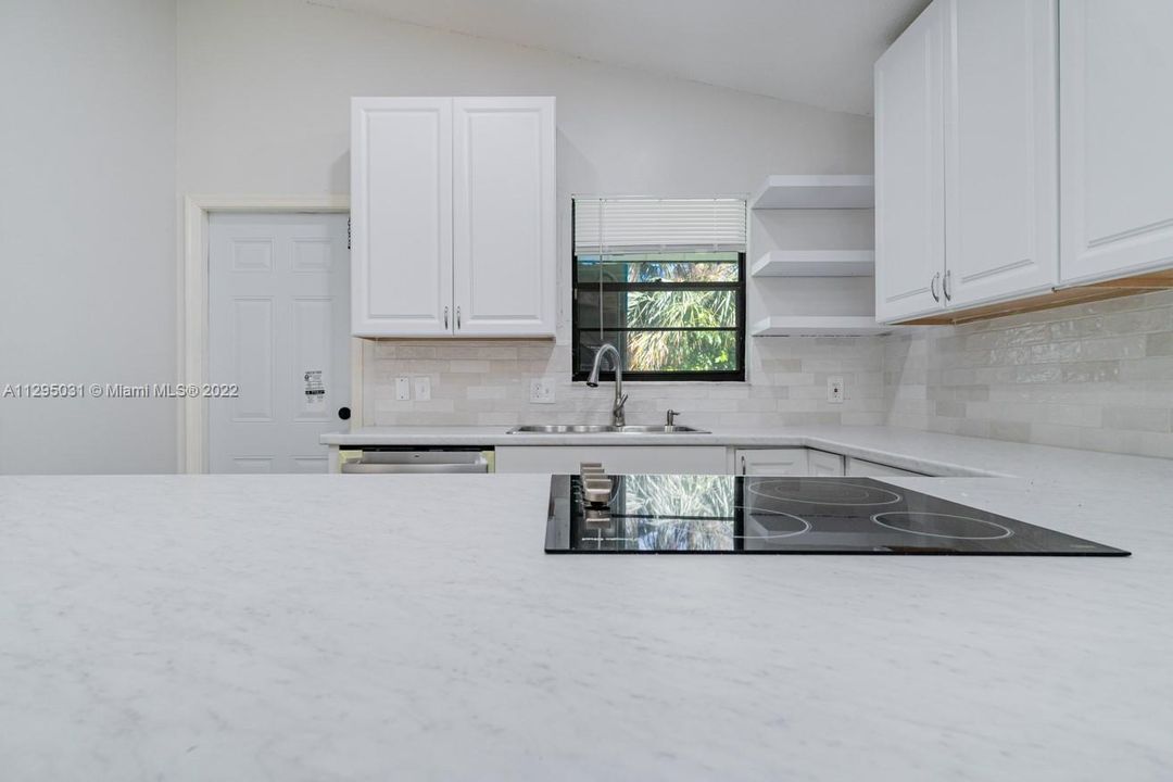 Недавно продано: $275,000 (2 спален, 2 ванн, 936 Квадратных фут)