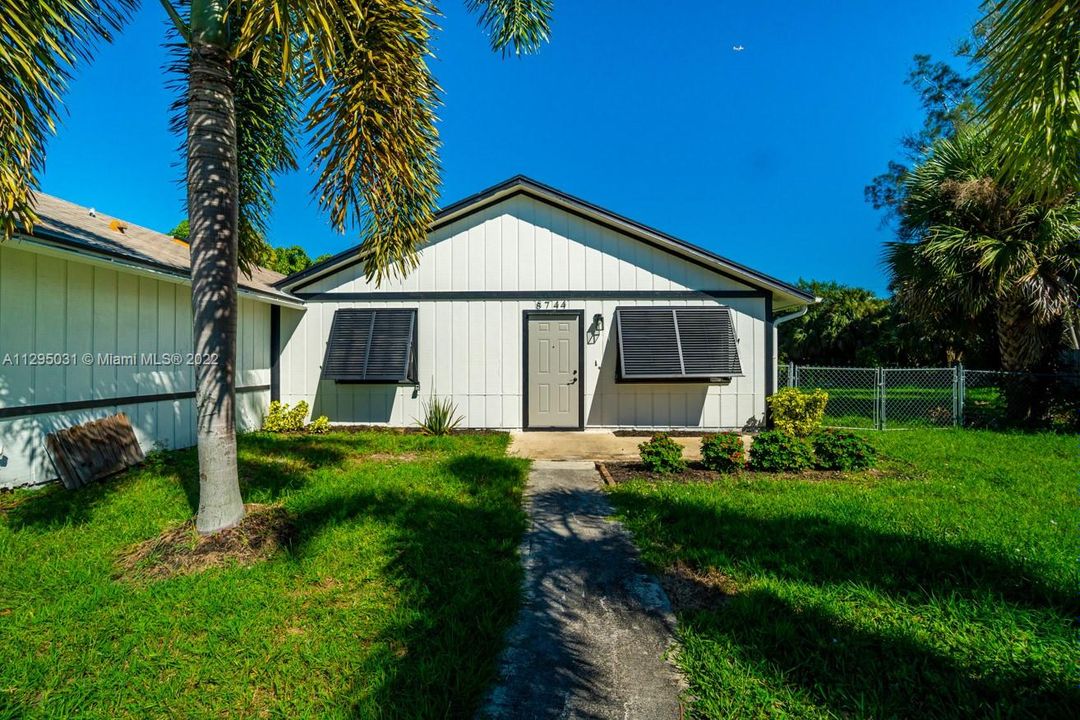 Недавно продано: $275,000 (2 спален, 2 ванн, 936 Квадратных фут)