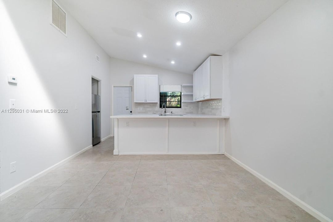 Недавно продано: $275,000 (2 спален, 2 ванн, 936 Квадратных фут)