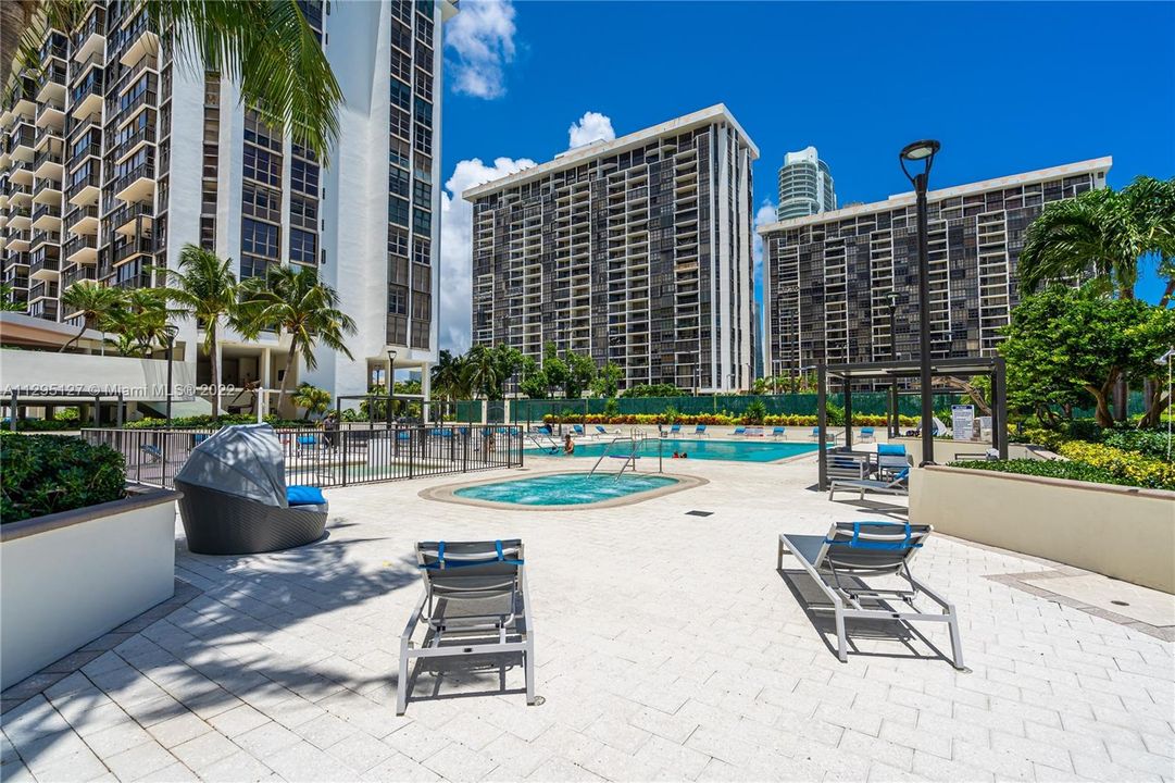 Recently Sold: $760,000 (2 beds, 2 baths, 1723 Square Feet)