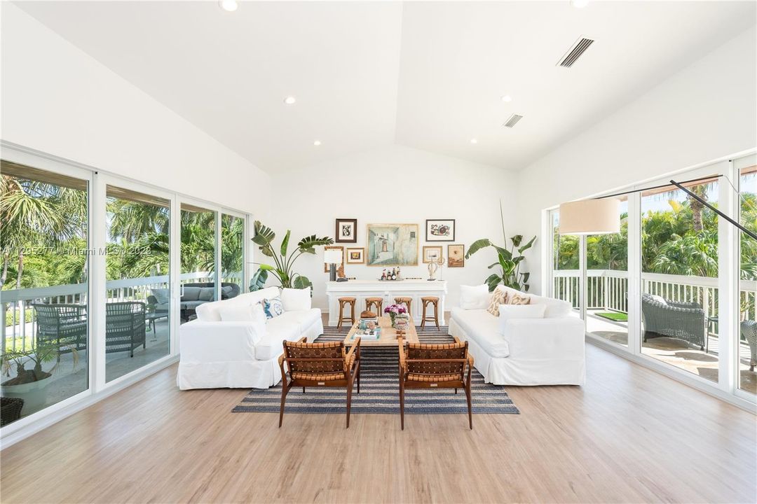 For Sale: $4,970,000 (5 beds, 4 baths, 3900 Square Feet)