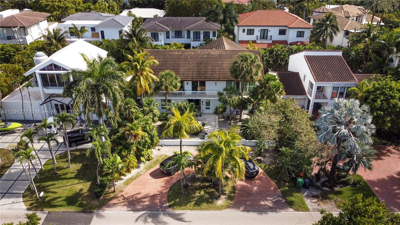 UNIQUE LOCATION IN FRONT OF KEY BISCAYNE YACHT CLUB. ONE OF 8 HOMES FACING KEY BISCAYNE YACHT CLUB.