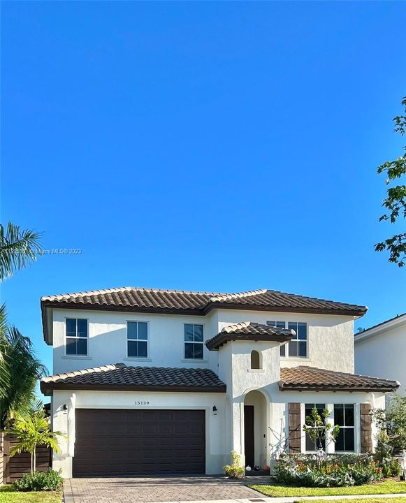 Recently Sold: $839,000 (4 beds, 3 baths, 3232 Square Feet)