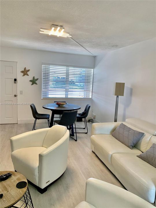 Recently Sold: $259,900 (1 beds, 1 baths, 639 Square Feet)