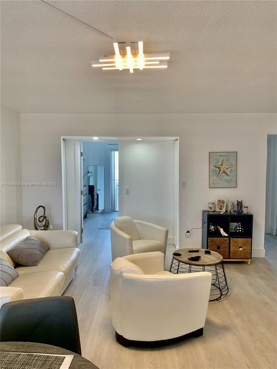 Recently Sold: $259,900 (1 beds, 1 baths, 639 Square Feet)