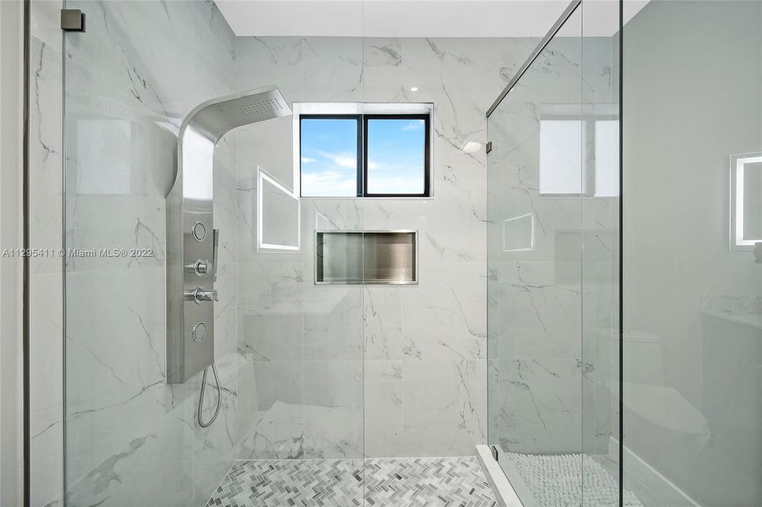 最近租的: $5,995 (3 贝兹, 2 浴室, 1780 平方英尺)