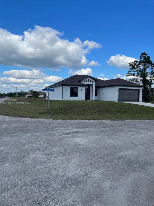 Recently Sold: $440,000 (3 beds, 3 baths, 2120 Square Feet)