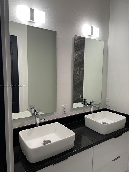 Recently Sold: $440,000 (3 beds, 3 baths, 2120 Square Feet)