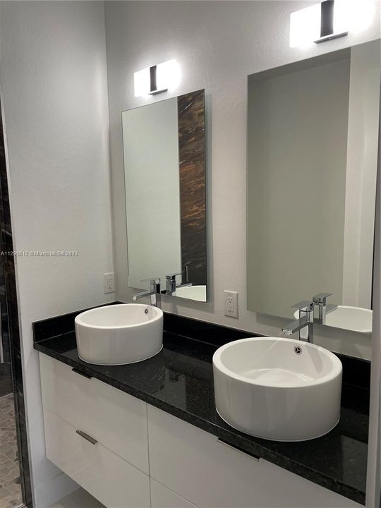 Recently Sold: $440,000 (3 beds, 3 baths, 2120 Square Feet)