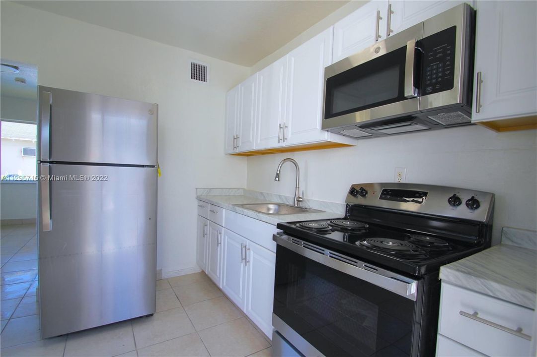 Recently Rented: $2,200 (3 beds, 1 baths, 1000 Square Feet)