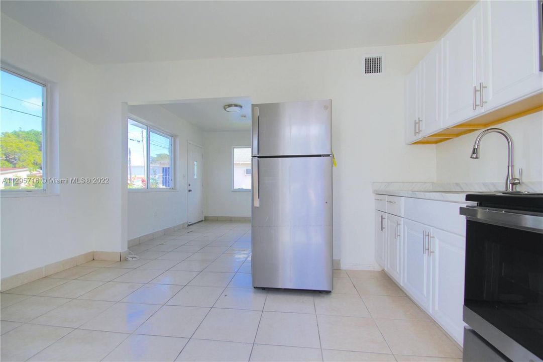Recently Rented: $2,200 (3 beds, 1 baths, 1000 Square Feet)