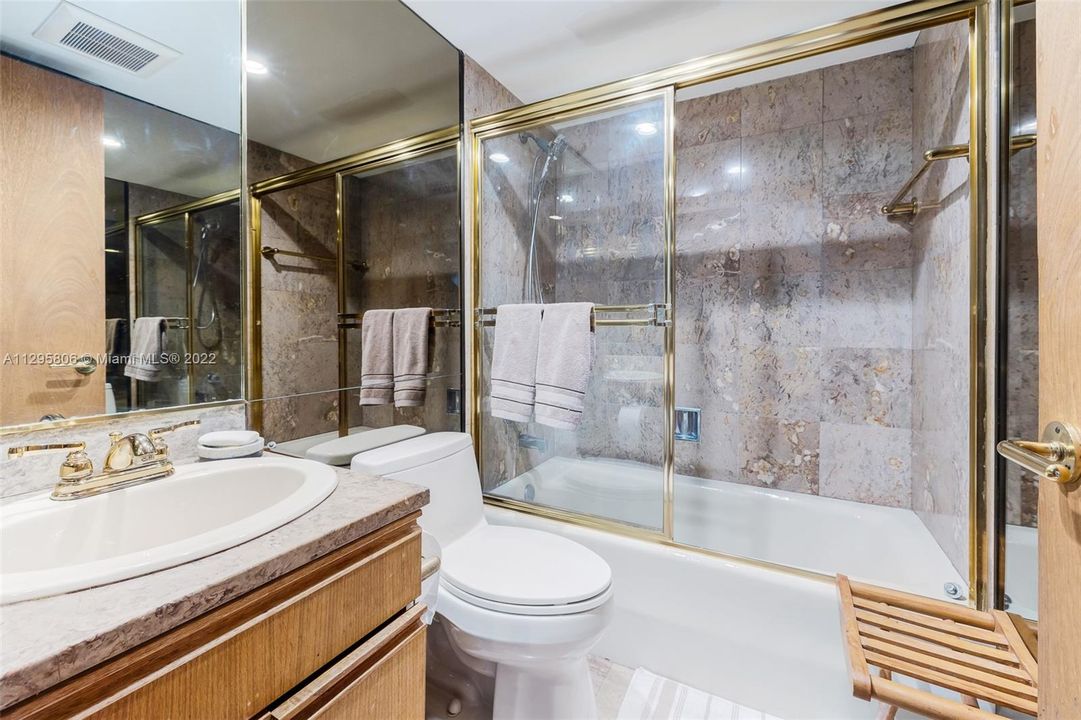 最近售出: $715,000 (2 贝兹, 2 浴室, 1316 平方英尺)