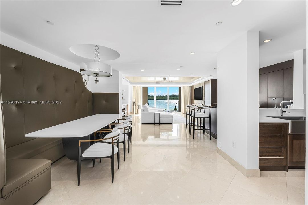 Recently Sold: $4,995,000 (3 beds, 3 baths, 2234 Square Feet)