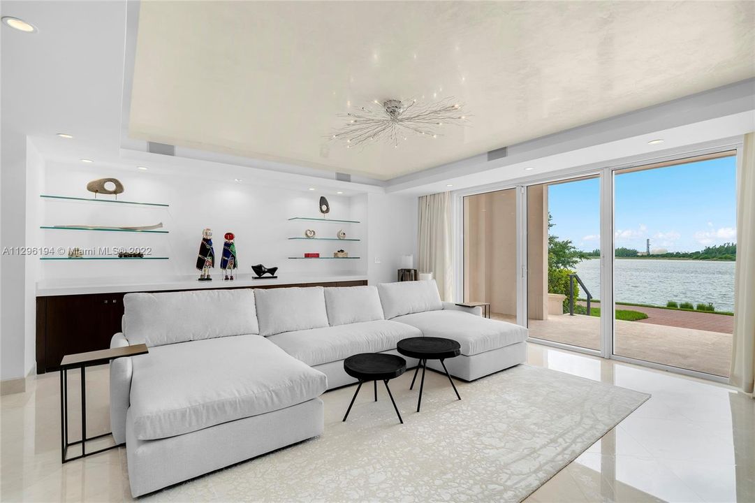Recently Sold: $4,995,000 (3 beds, 3 baths, 2234 Square Feet)