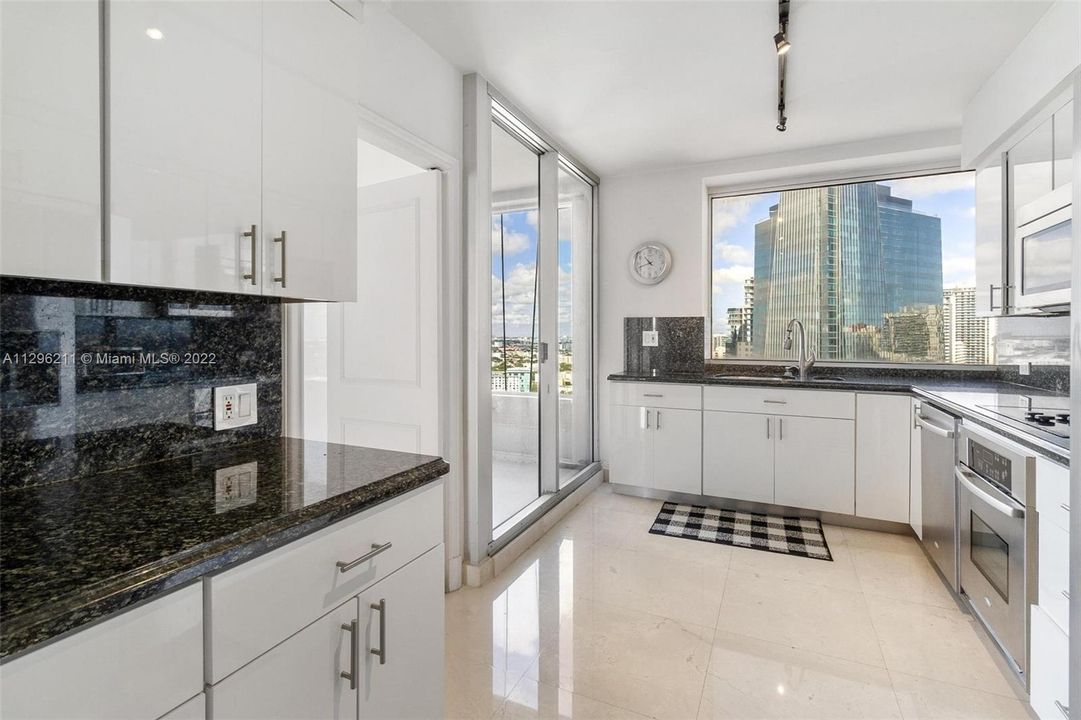 Recently Sold: $1,249,000 (2 beds, 2 baths, 1640 Square Feet)