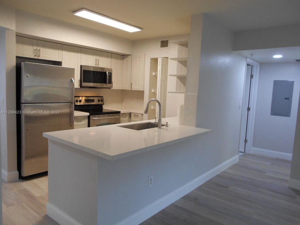 Vendido Recientemente: $249,900 (2 camas, 2 baños, 880 Pies cuadrados)