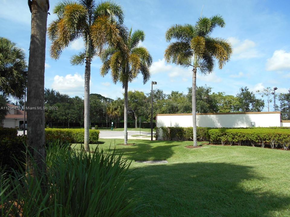 Vendido Recientemente: $249,900 (2 camas, 2 baños, 880 Pies cuadrados)