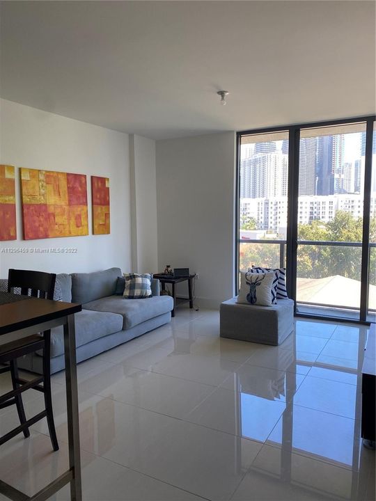 Recently Sold: $449,000 (1 beds, 1 baths, 746 Square Feet)