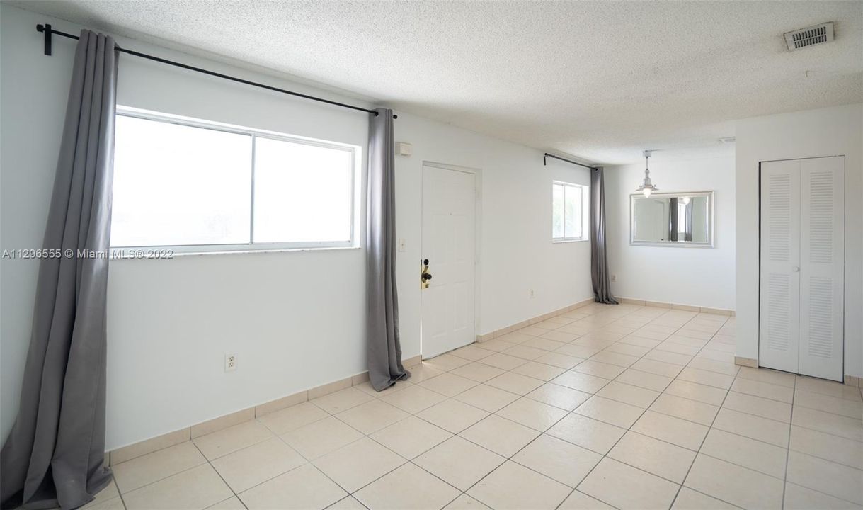 Recently Sold: $195,000 (2 beds, 1 baths, 696 Square Feet)